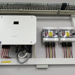Elektrosolary.pl Sp. z o.o. - Instalacja fotowoltaiczna z falownikiem hybrydowym Sungrow SH25RT. Instalacja gotowa do współpracy z magazynem energii.