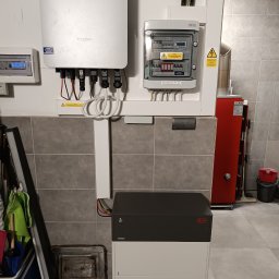 Elektrosolary.pl Sp. z o.o. - Instalacja fotowoltaiczna z falownikiem hybrydowym Sungrow SH10RT oraz magazynem energii BYD HVS o pojemniści 5,12kWh
