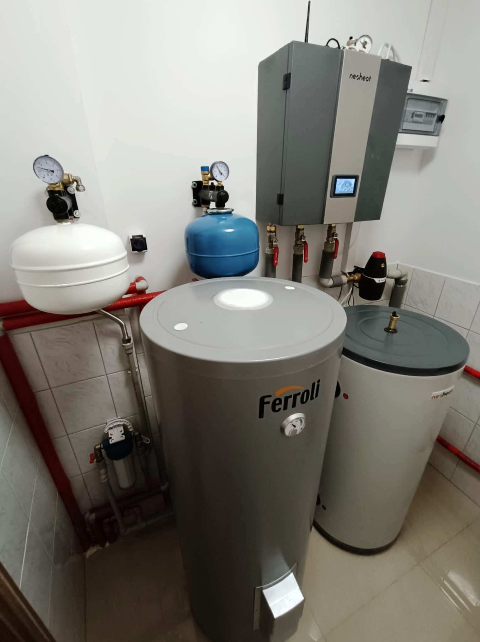 Kotłownia: pompa ciepła Neoheat Eko Mono, bufor 200l, zasobnik CWU 200l