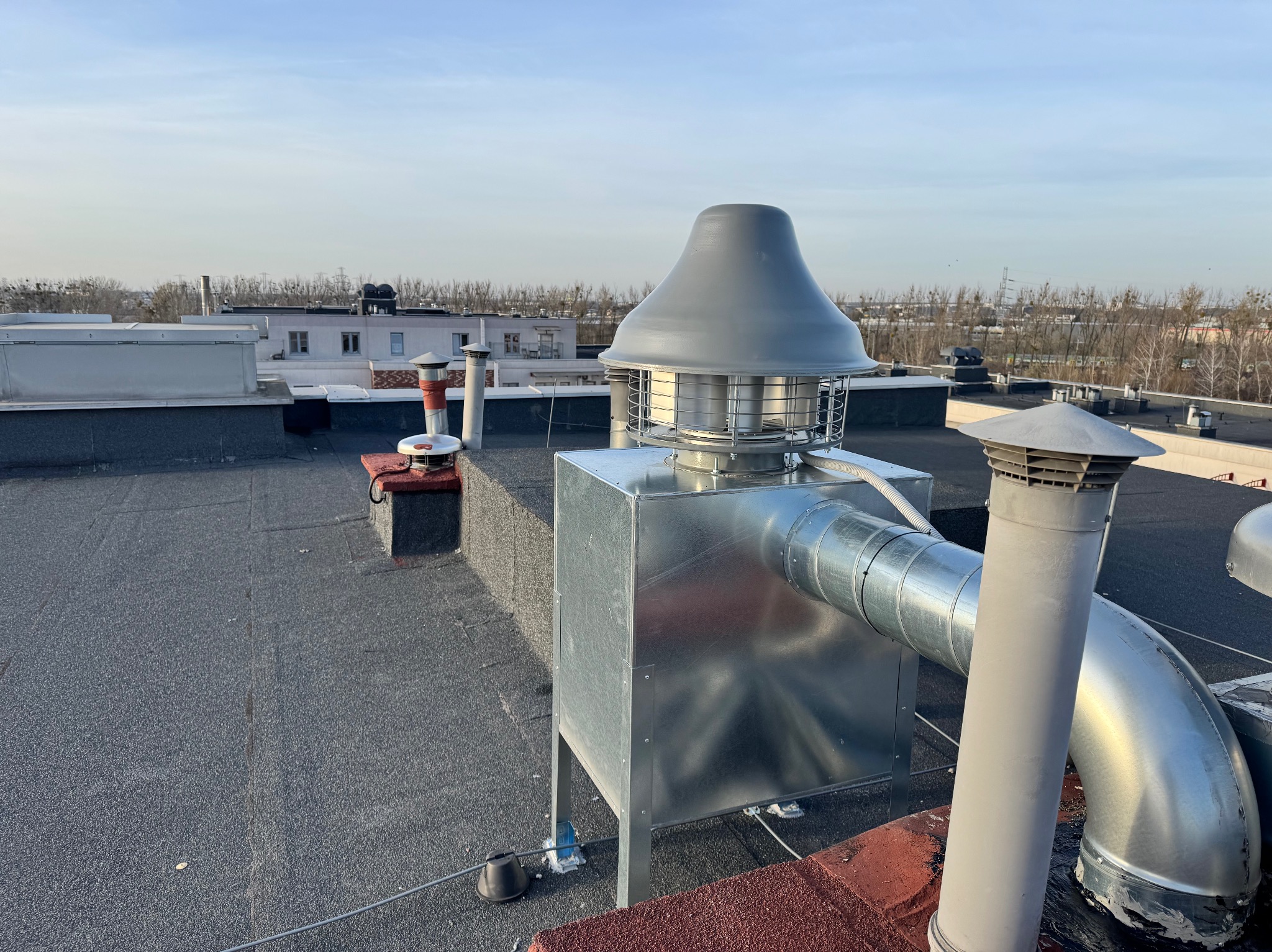 Zamontowany wentylator kuchnia indyjska instalacja była też wykonywana przez nas