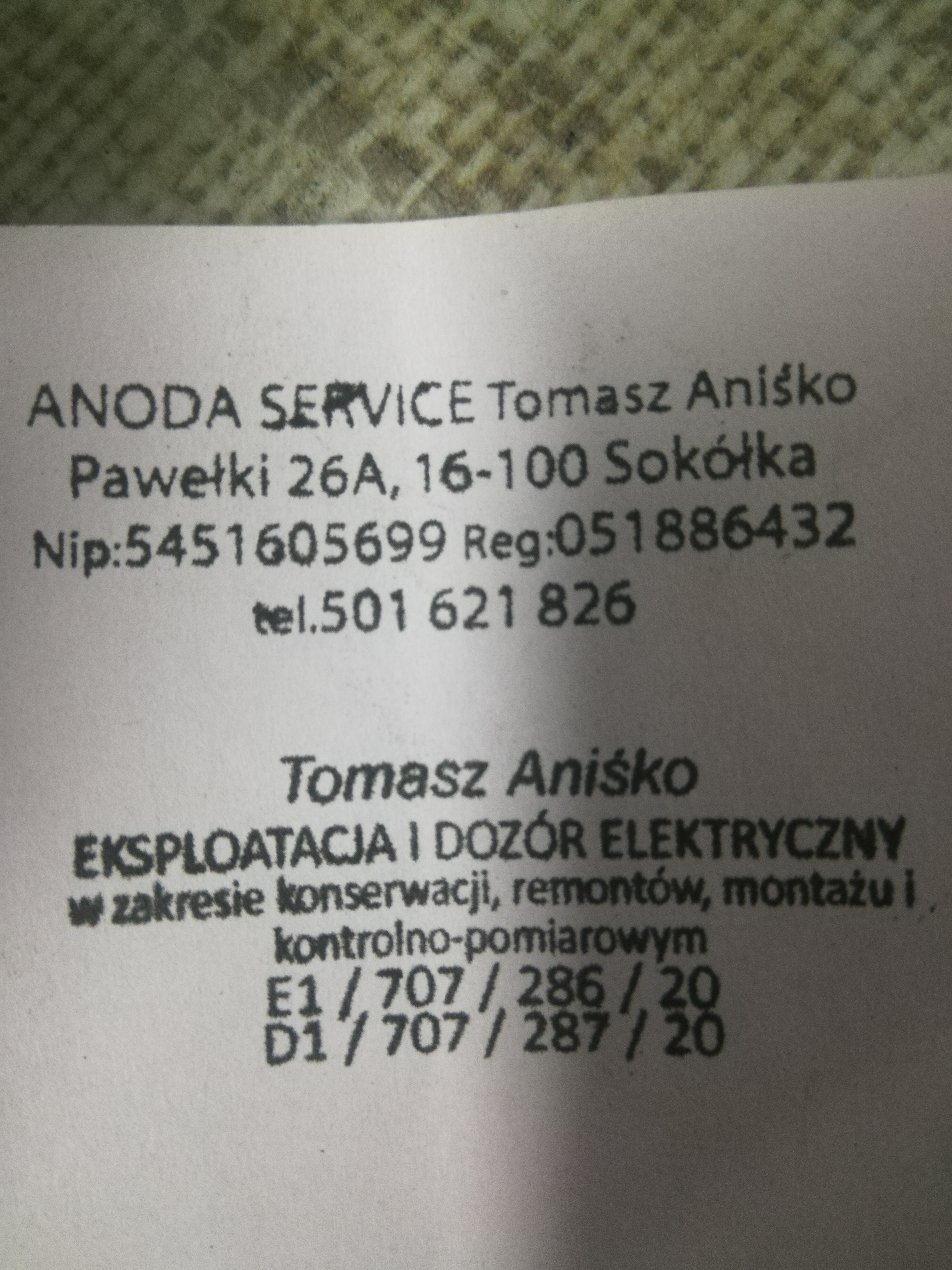 Wizytówka firmy Anoda Service Tomasz Aniško oferującej eksploatację i dozór elektryczny, konserwacje, remonty, montaże i usługi kontrolno-pomiarowe.