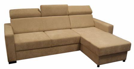 Beżowa sofa narożna z regulowanymi zagłówkami i ciemnymi nóżkami, ustawiona na białym tle.