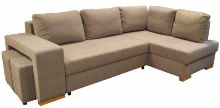 Beżowa narożna sofa z pufami wbudowanymi w bok, widok z przodu na białym tle.