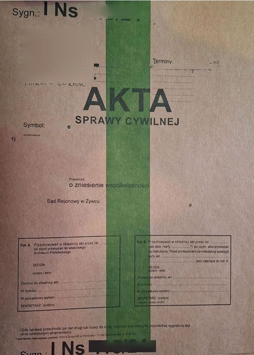 Skan dokumentu: Akta sprawy cywilnej o zniesienie współwłasności, Sąd Rejonowy w Żywcu, z zielonym paskiem.