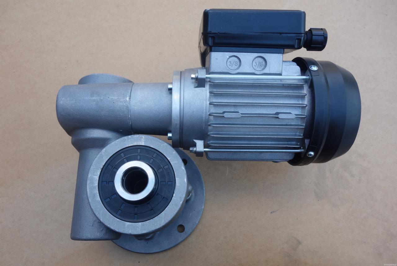 Szara przekładnia kątowa z silnikiem elektrycznym i czarną puszką przyłączeniową, widoczne oznaczenia 3/8.