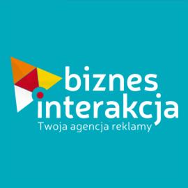 Logo firmy 'biznes interakcja' z kolorowym origami w lewym górnym rogu, na turkusowym tle, z hasłem 'Twoja agencja reklamy' poniżej.