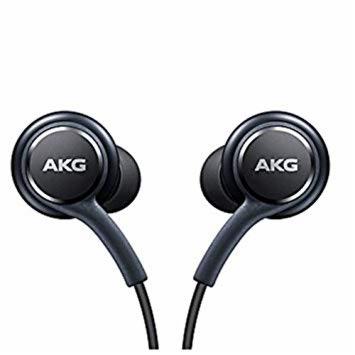 Słuchawki douszne AKG w kolorze czarnym, widoczne logo na obu słuchawkach, na białym tle.