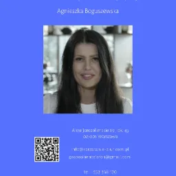 Portret Agnieszki Boguszewskiej z zaproszeniem do współpracy, adres biura na Alejach Jerozolimskich, adres e-mail info@sprzatanie-biur.com.pl, kod QR i numer telefonu.