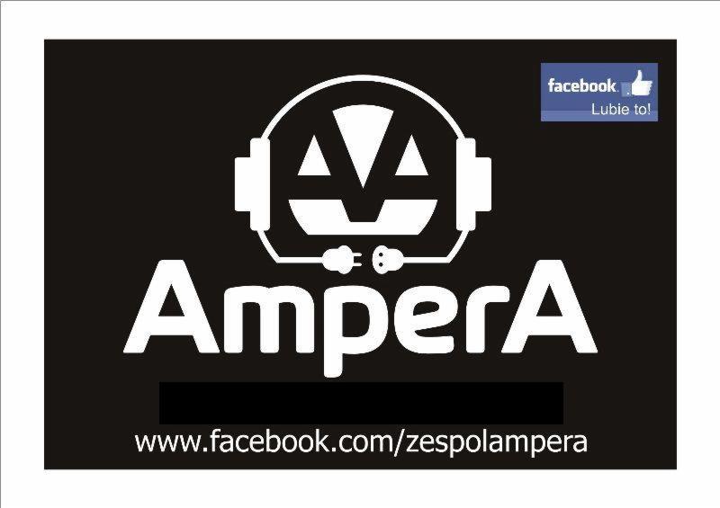 Logo zespołu muzycznego AmperA z symbolem słuchawek i wtyczki, czarno-białe na prostokątnym tle, z adresem strony na Facebooku i polubieniem.