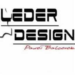 Czarno-białe logo firmy Leder Design z odręcznym podpisem Pawła Balcerka na białym tle.