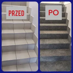 Porównanie schodów: przed - wyłożone płytkami ceramicznymi z metalowymi listwami, po - pokryte szarą wykładziną dywanową.