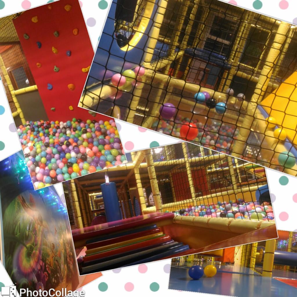 Kolaż zdjęć z sali zabaw dla dzieci: ścianka wspinaczkowa, labirynt z siatki, basen z kolorowymi kulkami i schody.