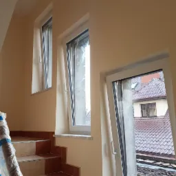 Szpachlowanie + Malowanie. 2 kondygnacyjny budynek, 180m Hol.