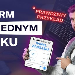 Adam Grad - Mężczyzna prezentuje panel zarządu WiseGroup na tablecie, z widocznymi danymi sprzedaży i statystykami na tle ekranu z danymi giełdowymi. Napis: 5 firm w jednym pliku.