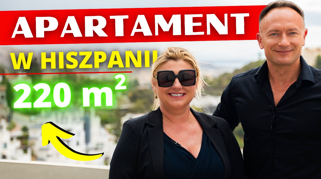 Promocyjne zdjęcie apartamentu w Hiszpanii o powierzchni 220 m², z uśmiechniętą kobietą w okularach i mężczyzną w czarnej koszuli na tle białych budynków.