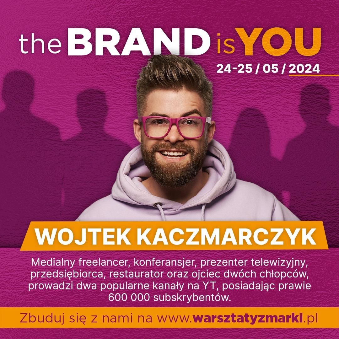 Plakat warsztatów 'The BRAND is YOU' w Łodzi, 24-25.05.2024. Wizerunek Wojtka Kaczmarczyka, medialnego freelancera, na fioletowym tle z sylwetkami.