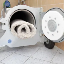 Dywan po odwirowaniu 95 % wody i płynów obróbki końcowej