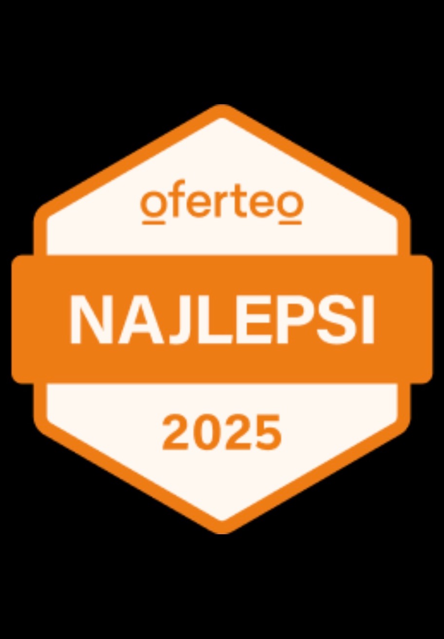 Pomarańczowo-biała odznaka Oferteo 'Najlepsi 2025' na czarnym tle.