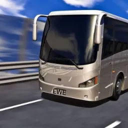 Srebrny autokar z napisem 'EWE' na tablicy rejestracyjnej, pędzący po autostradzie w słoneczny dzień.