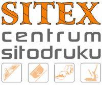Logo firmy SITEX centrum sitodruku z pomarańczowym napisem SITEX i szarym napisem centrum sitodruku, poniżej cztery ikony związane z sitodrukiem w pomarańczowych obrysach.