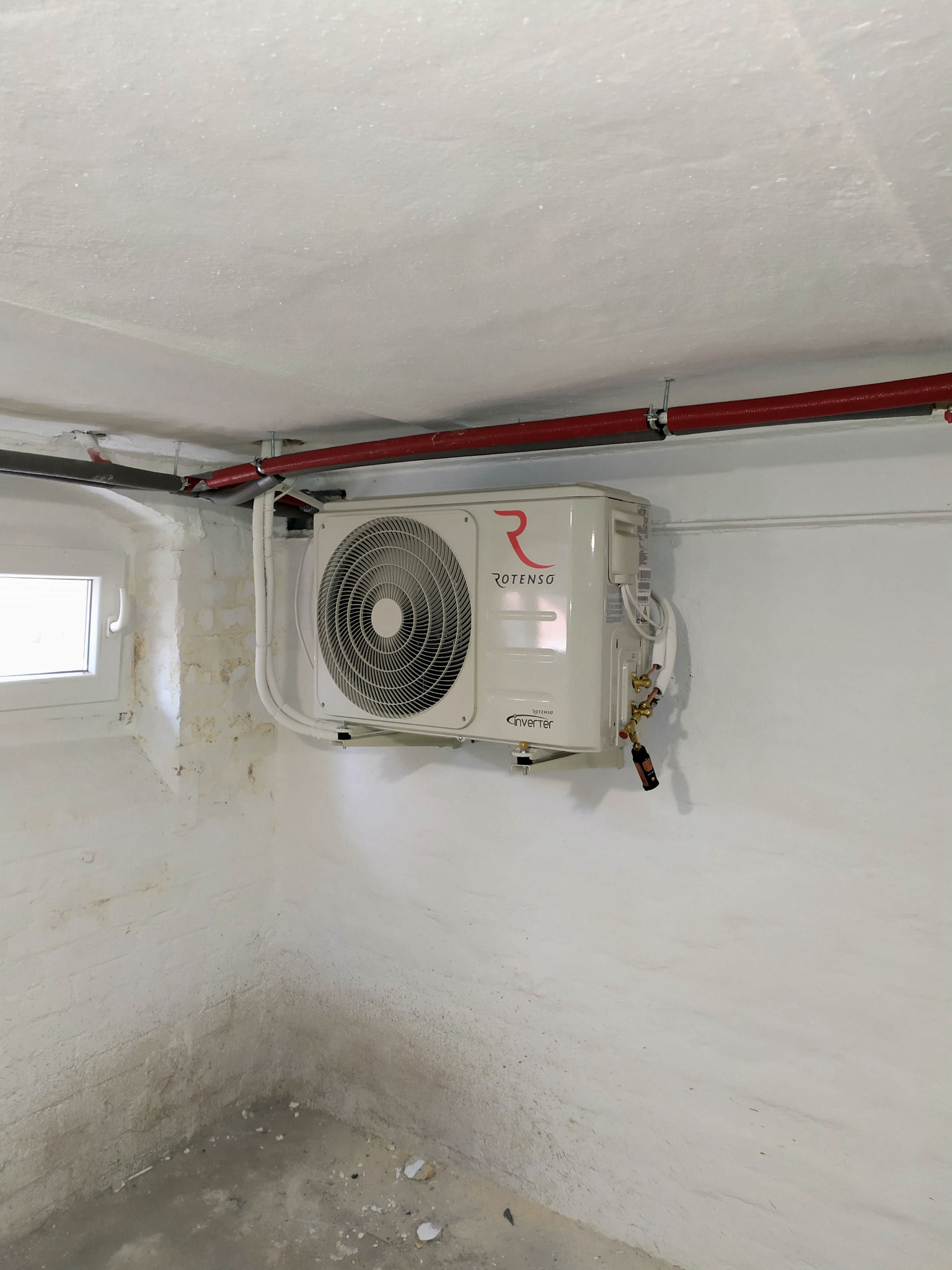 Kolejna jednostka w piwnicy, oczywiście nasza robota :-)