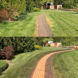 INMAGO Sp. z o.o., Sp. k. - Porównanie stanu kostki brukowej przed i po czyszczeniu: górna część zdjęcia pokazuje zabrudzoną ścieżkę, dolna część prezentuje odnowioną, czystą nawierzchnię z kostki, otoczoną zielonym...