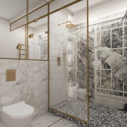 AM_projektowanie - Elegancka łazienka z marmurowymi ścianami, złotymi akcentami i kabiną prysznicową z motywem roślinnym. Nowoczesny design z dbałością o detale.