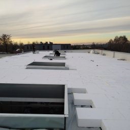 Montaż pokrycia dachowego hali Produkcyjnej w technologii PVC Tarnowskie Góry 1000m2