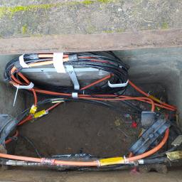 Wciąganie kabli magistralnych do kanalizacji kablowej
