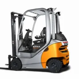 Nowoczesny wózek widłowy marki STILL, model hybrydowy, w kolorze srebrno-pomarańczowym, na białym tle.