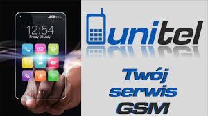 Smartfon z wyświetlonym ekranem głównym i kolorowymi ikonami aplikacji trzymany w dłoni na ciemnym tle, obok logo firmy Uniteel oferującej serwis GSM.