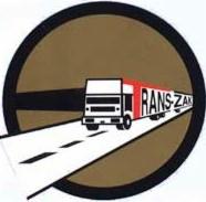 Stylizowane logo firmy transportowej: biała ciężarówka z czerwoną naczepą z napisem 'RANS-ZAK' na tle brązowego okręgu i białych pasów symbolizujących drogę.
