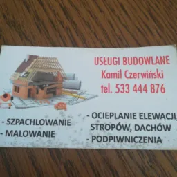 Wizytówka firmy budowlanej Kamil Czerwiński z ilustracją domu w trakcie budowy, betoniarką i materiałami budowlanymi.