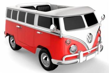 Czerwono-biały model autobusu VW bez dachu, z chromowanymi detalami, ustawiony na białym tle. Model kolekcjonerski, unikalne wykonanie.