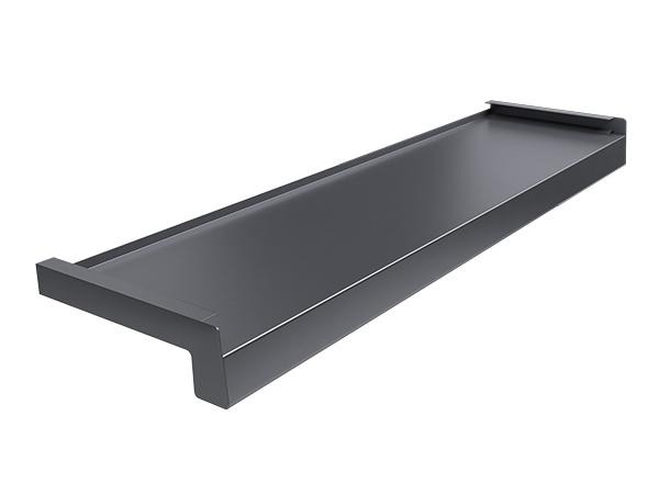 Szary, metalowy próg drzwiowy z bocznymi ogranicznikami, widok z góry na białym tle.