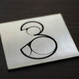 R & D Robert Sulej - Projekt oraz realizacja tabliczki na drzwi.