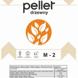 Opakowanie pelletu drzewnego M-2 marki Meral, z informacjami o wartości opałowej, wilgotności, zawartości popiołu, długości, średnicy i wadze netto 15 kg.