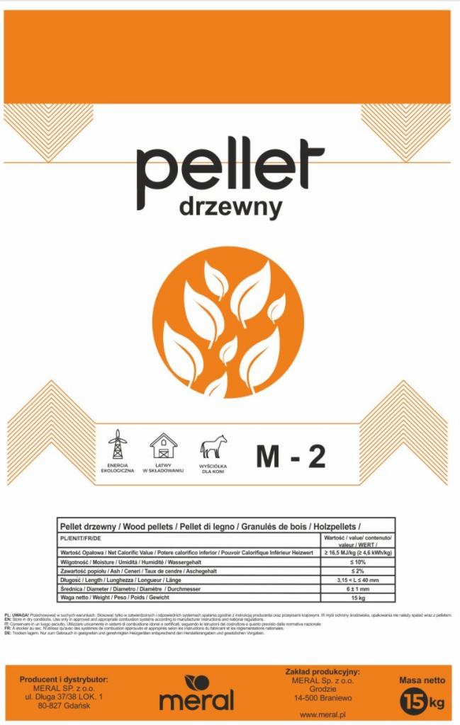 Opakowanie pelletu drzewnego M-2 marki Meral, z informacjami o wartości opałowej, wilgotności, zawartości popiołu, długości, średnicy i wadze netto 15 kg.