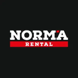 Logo firmy Norma Rental, biały napis na czarnym tle z czerwoną poziomą linią pod napisem Norma.