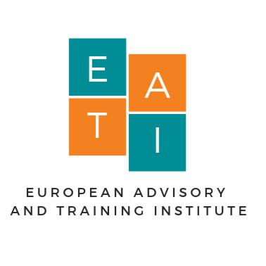 Logo European Advisory and Training Institute (EATI) składające się z czterech kwadratów w kolorach pomarańczowym i turkusowym, z białymi literami E, A, T, I. Pod spodem pełna nazwa instytutu.