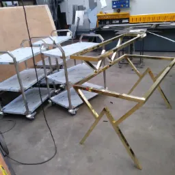 Wózki restauracyjne wykonane z stali nierdzewnej