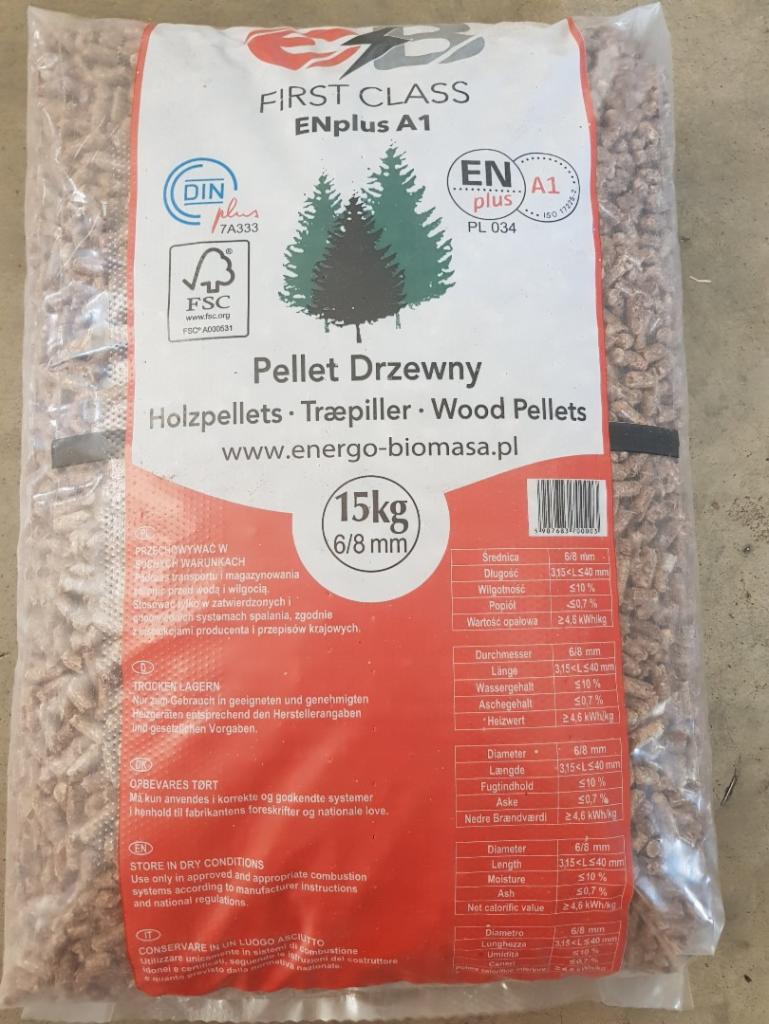 Worek pelletu drzewnego 15 kg z certyfikatami DINplus i ENplus A1, widoczne specyfikacje techniczne i instrukcje przechowywania.