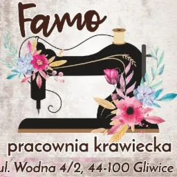 Grafika z maszyną do szycia w kwiatach, logo 'Famo pracownia krawiecka, ul. Wodna 4/2, 44-100 Gliwice'. Stonowana kolorystyka, estetyczny branding.