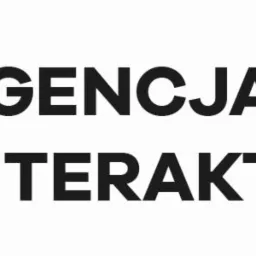 Logo Agencji Interaktywnej z dużą, różową literą A i czarnym blokiem po lewej stronie.