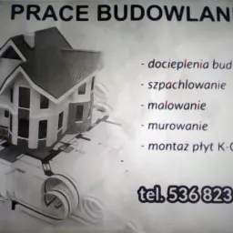 Czarno-biała reklama usług budowlanych z wizualizacją domu na planie architektonicznym, zawierająca listę usług: docieplenia budynków, szpachlowanie, malowanie, murowanie, montaż płyt K-G...