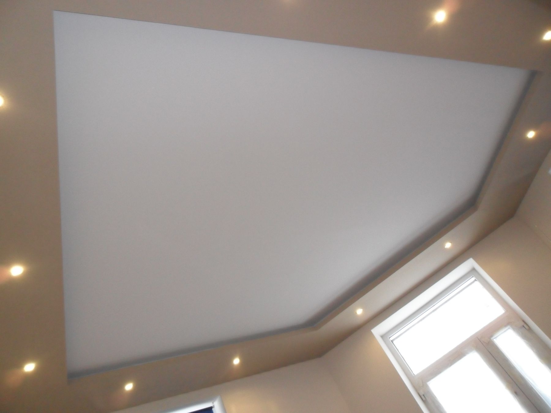 Sufity podwieszane, ścianki działowe, sztukateria i zabudowy ozdobne