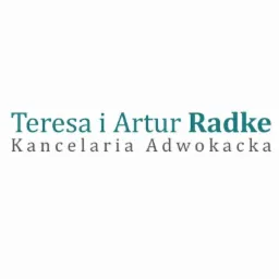 Logo Kancelarii Adwokackiej Teresa i Artur Radke, nazwa w kolorze morskim na białym tle.