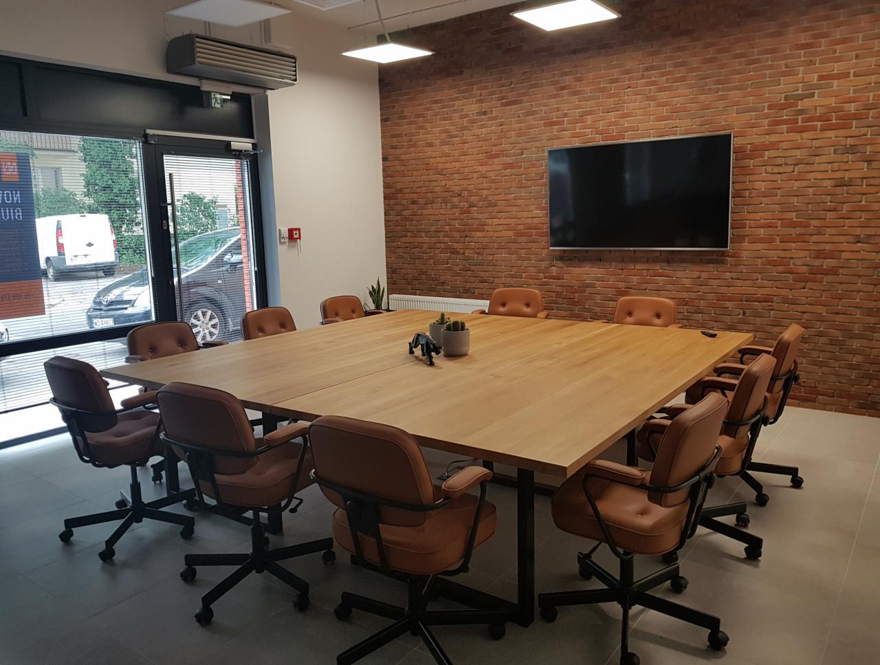 Stoły wykonane do biura dębowe lite drewno.