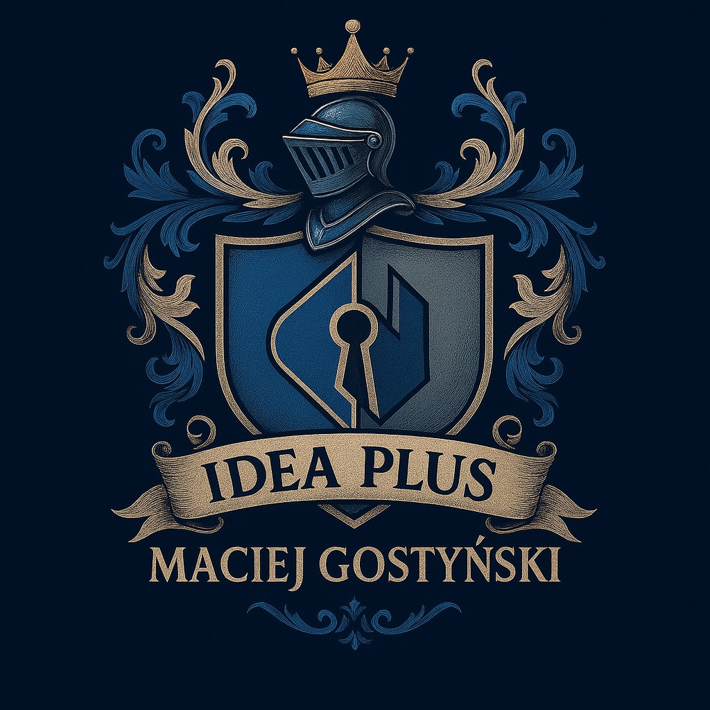 Ilustracja herbu z hełmem rycerskim i koroną, zawierającego logo 'Idea Plus Maciej Gostyński' na ciemnoniebieskim tle z ornamentami w kolorze złota i błękitu.