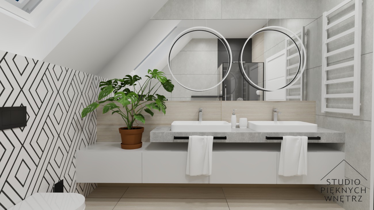 Nowoczesna łazienka na poddaszu z podwójną umywalką, okrągłymi lustrami z podświetleniem LED, geometryczną tapetą i rośliną doniczkową w glinianej doniczce.